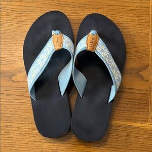 L.L. Bean Black Sandals with Light Blue Daisy Webbing Straps